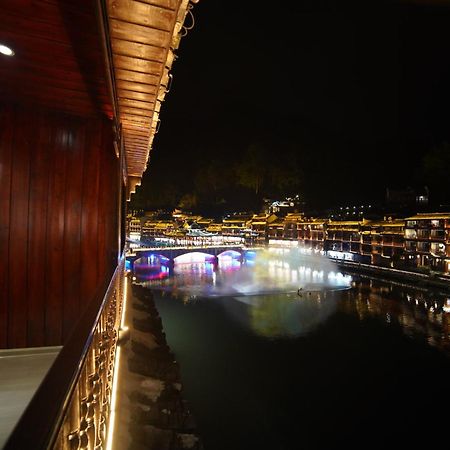 Fenghuang Ancient Town Lazy Cat Riverside Inn エクステリア 写真