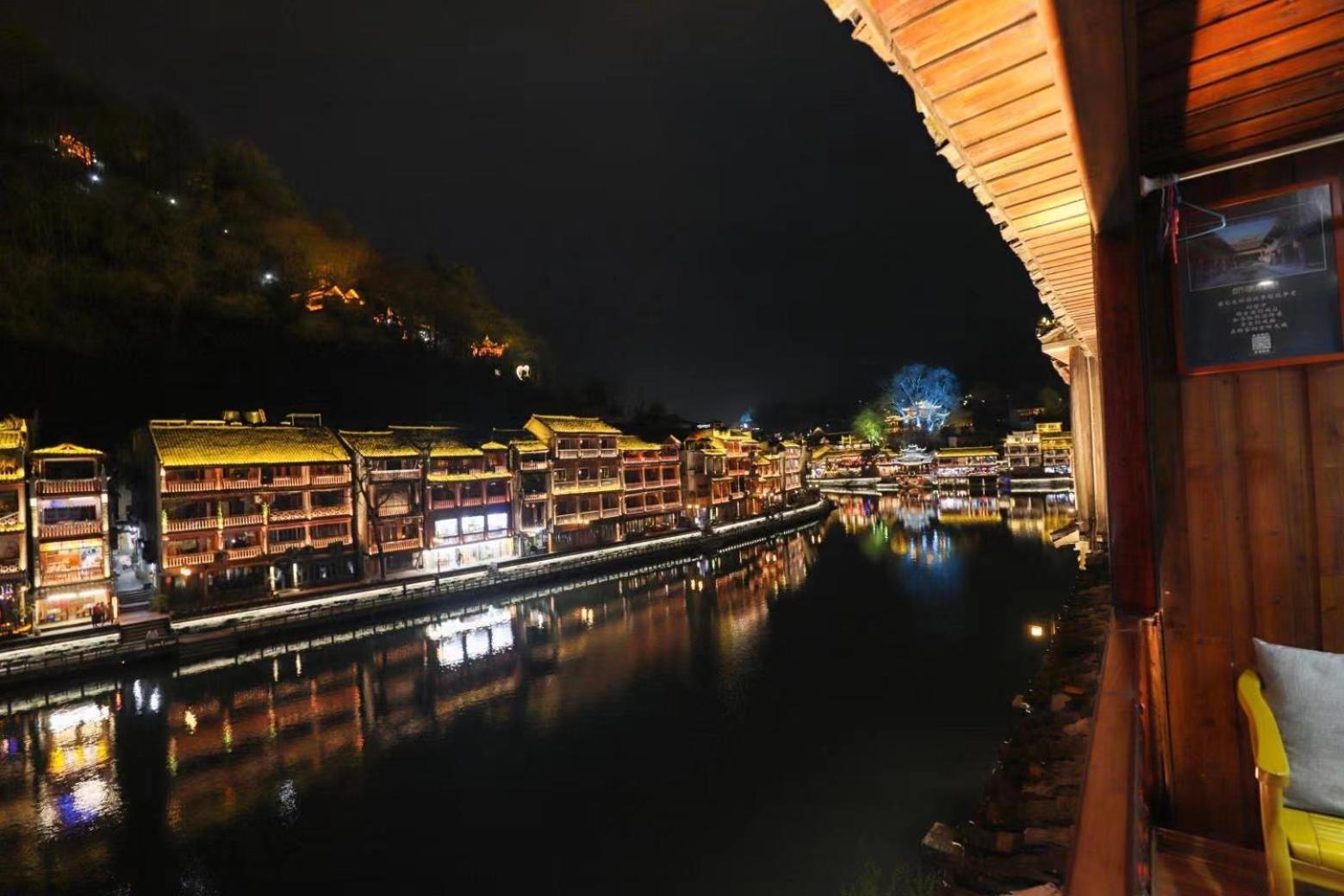 Fenghuang Ancient Town Lazy Cat Riverside Inn エクステリア 写真