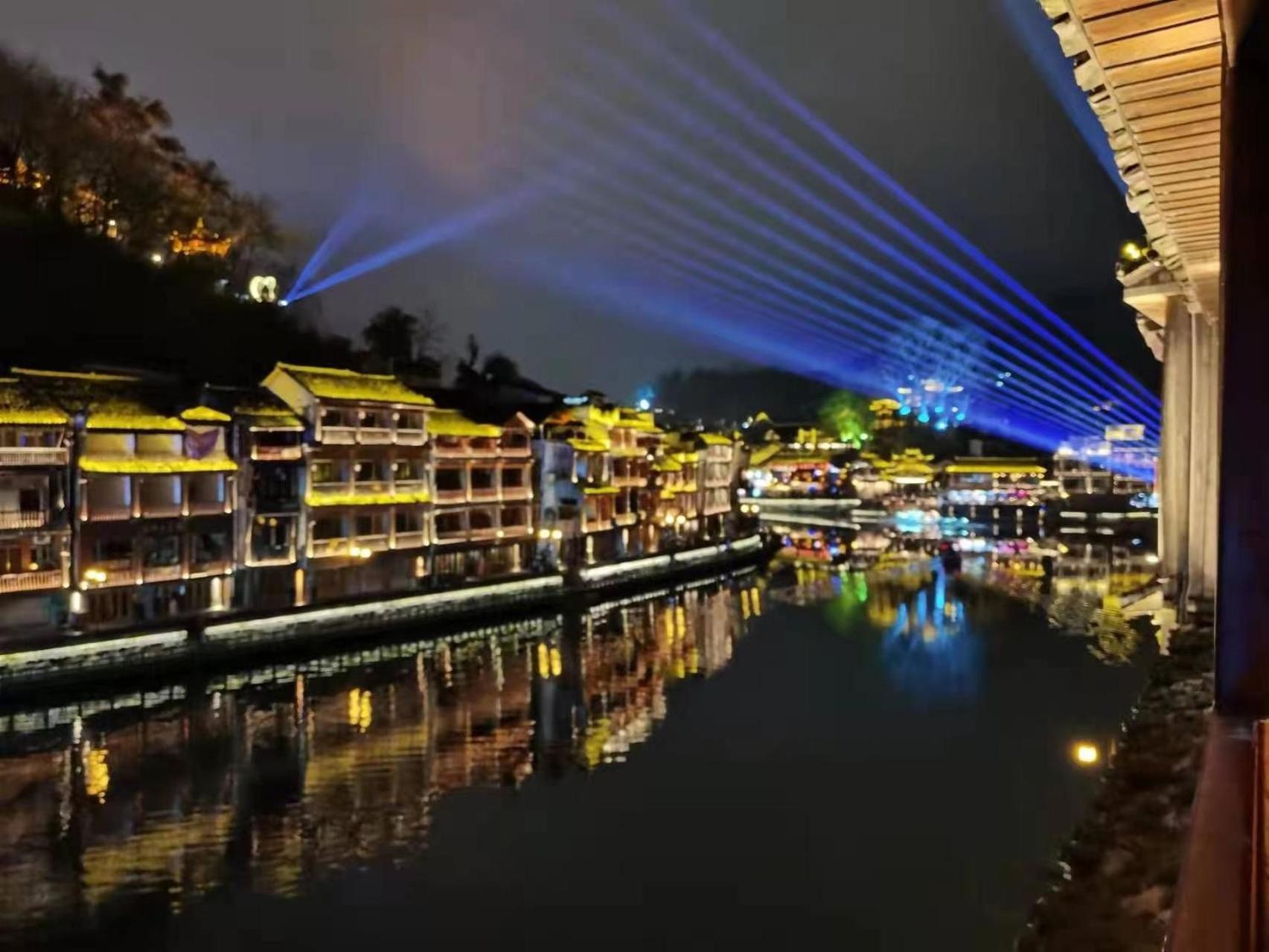 Fenghuang Ancient Town Lazy Cat Riverside Inn エクステリア 写真