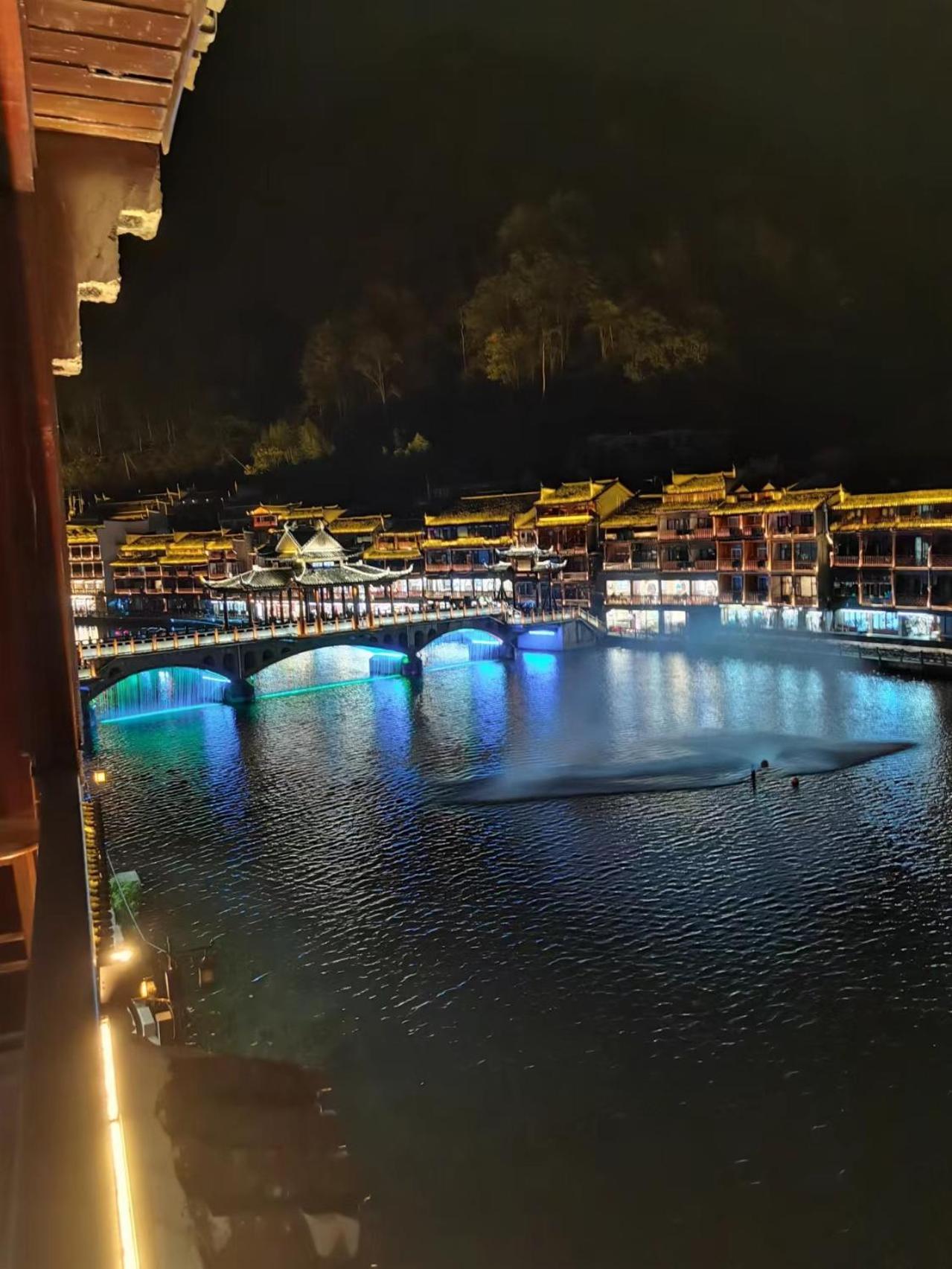 Fenghuang Ancient Town Lazy Cat Riverside Inn エクステリア 写真