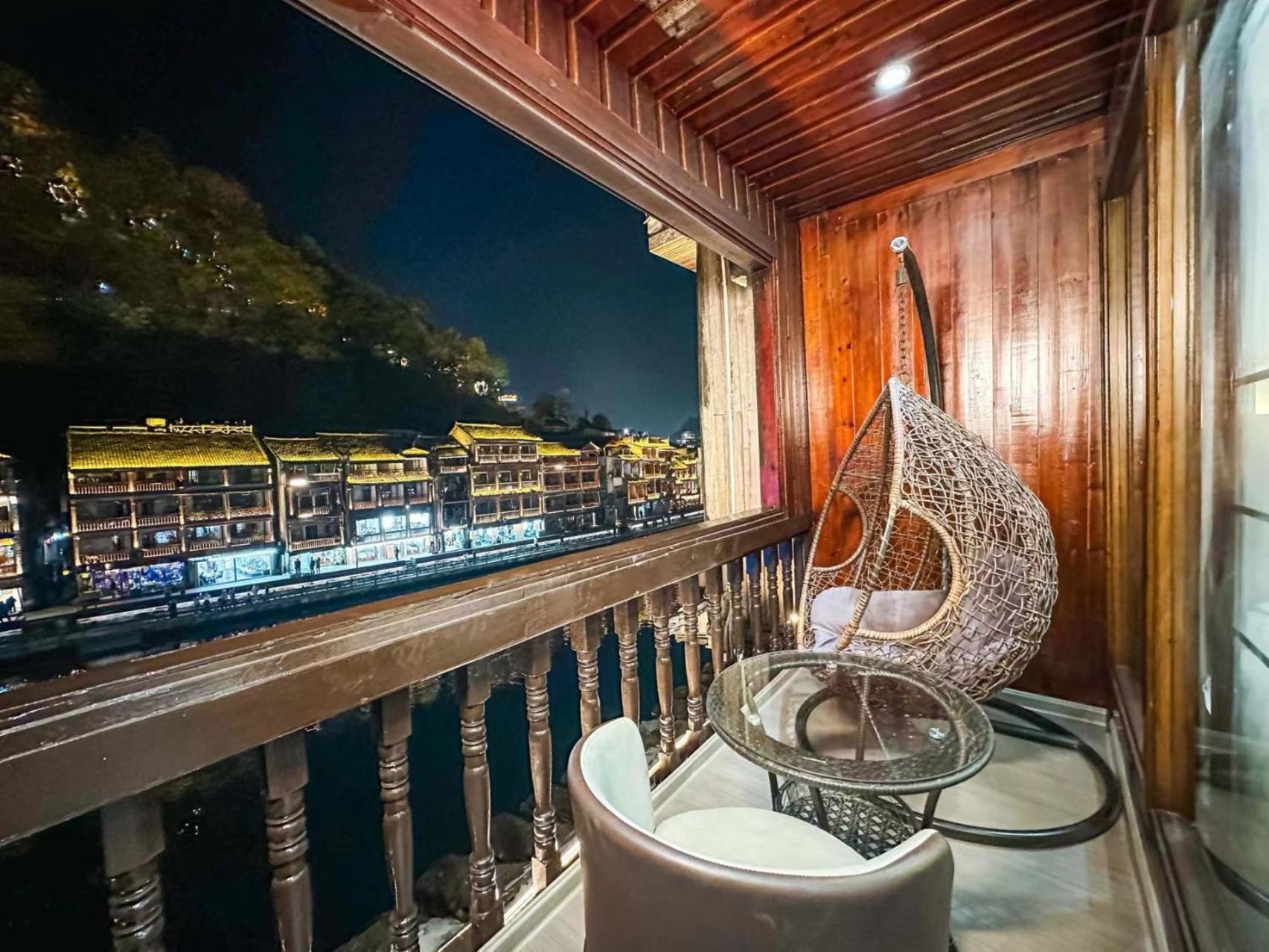 Fenghuang Ancient Town Lazy Cat Riverside Inn エクステリア 写真