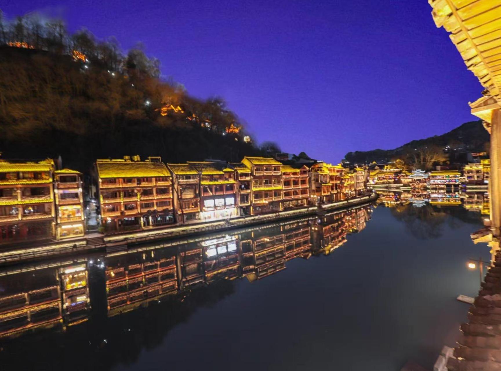 Fenghuang Ancient Town Lazy Cat Riverside Inn エクステリア 写真