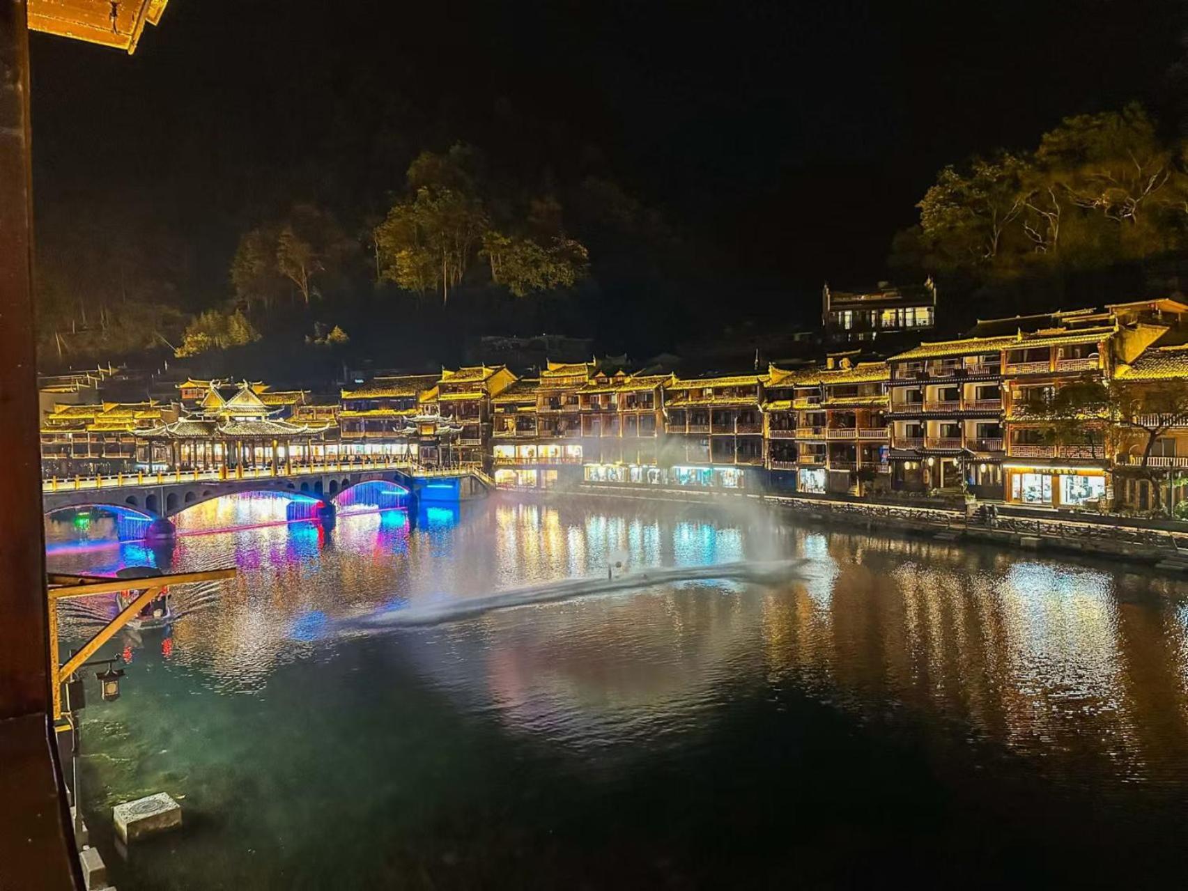 Fenghuang Ancient Town Lazy Cat Riverside Inn エクステリア 写真
