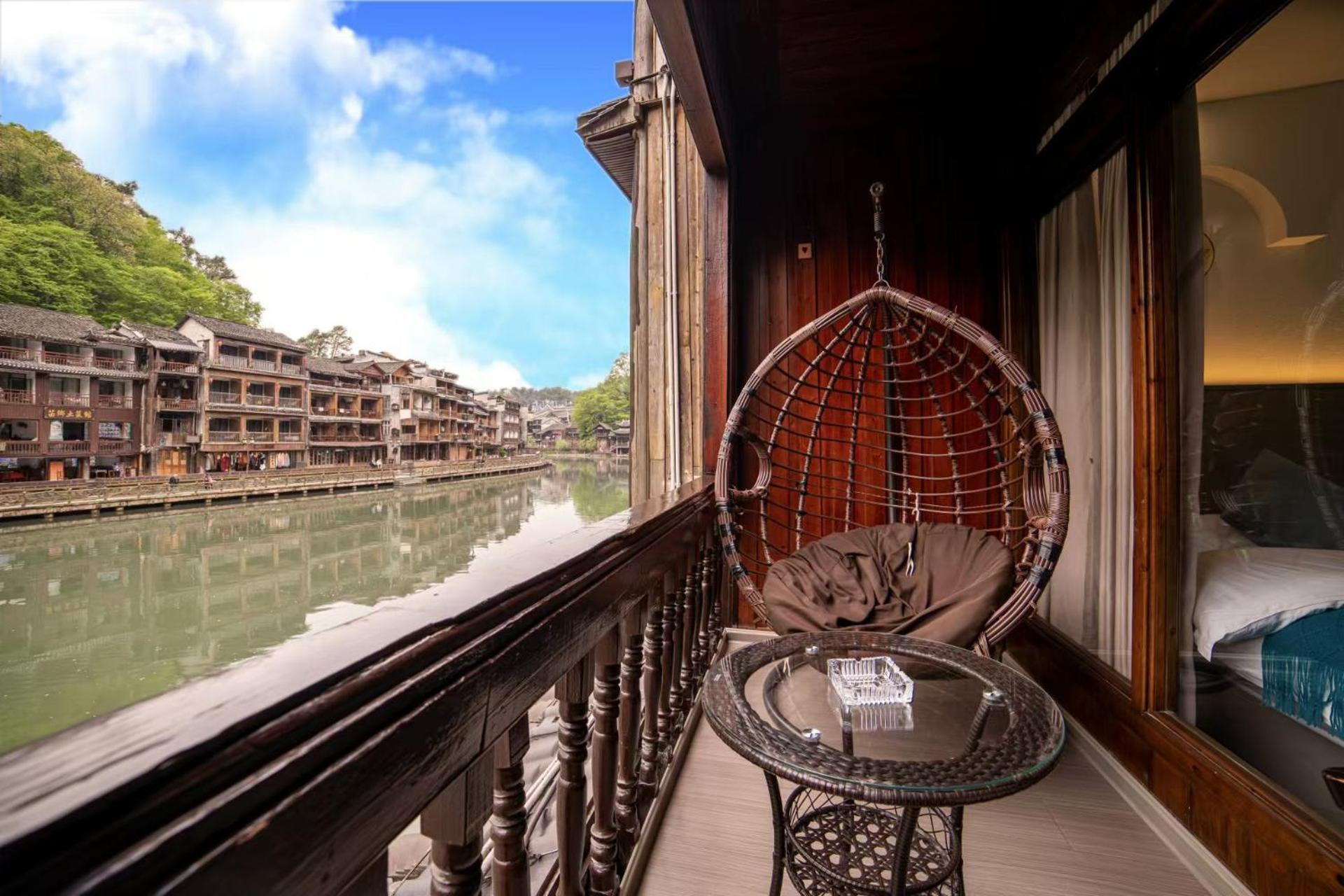 Fenghuang Ancient Town Lazy Cat Riverside Inn エクステリア 写真