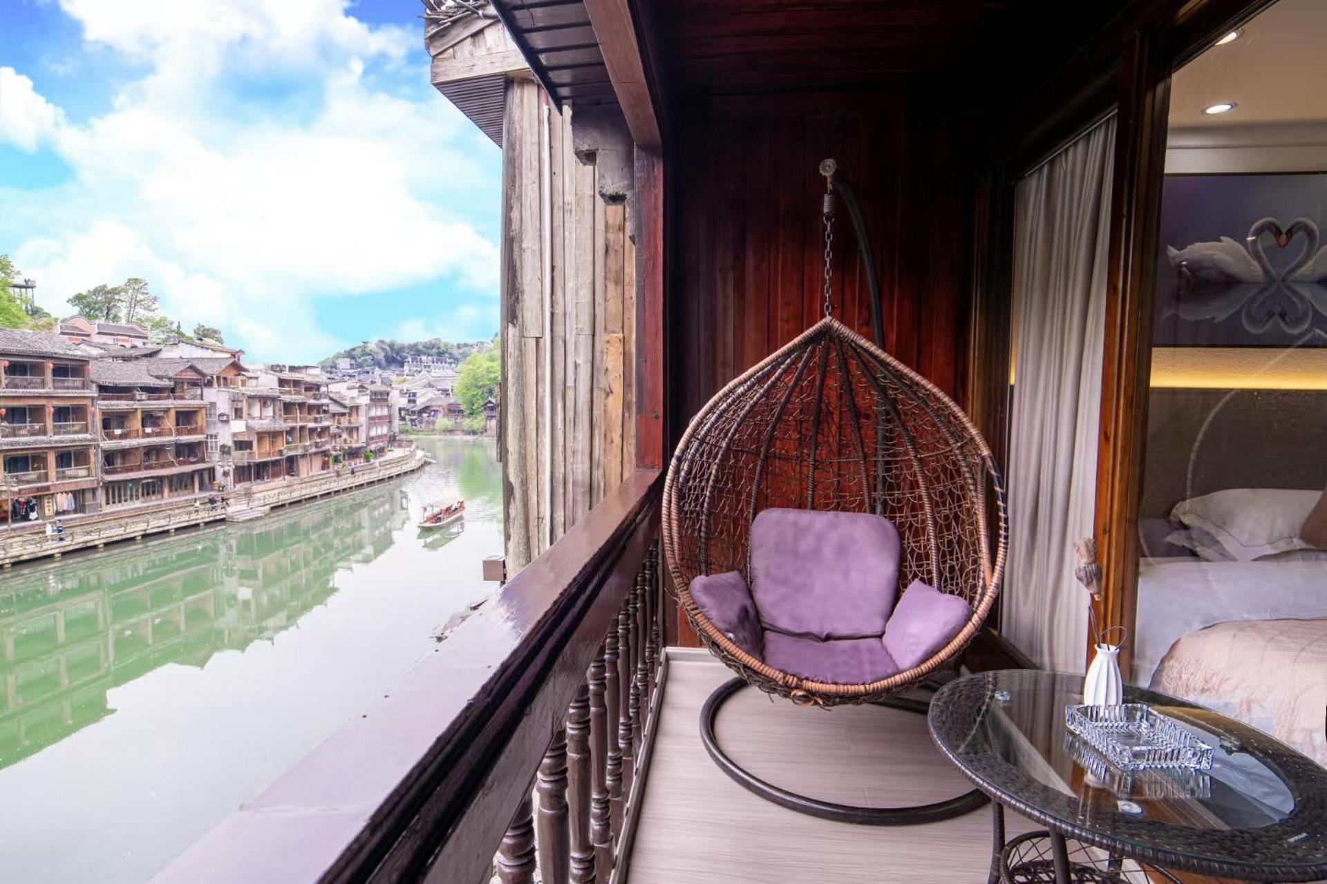 Fenghuang Ancient Town Lazy Cat Riverside Inn エクステリア 写真