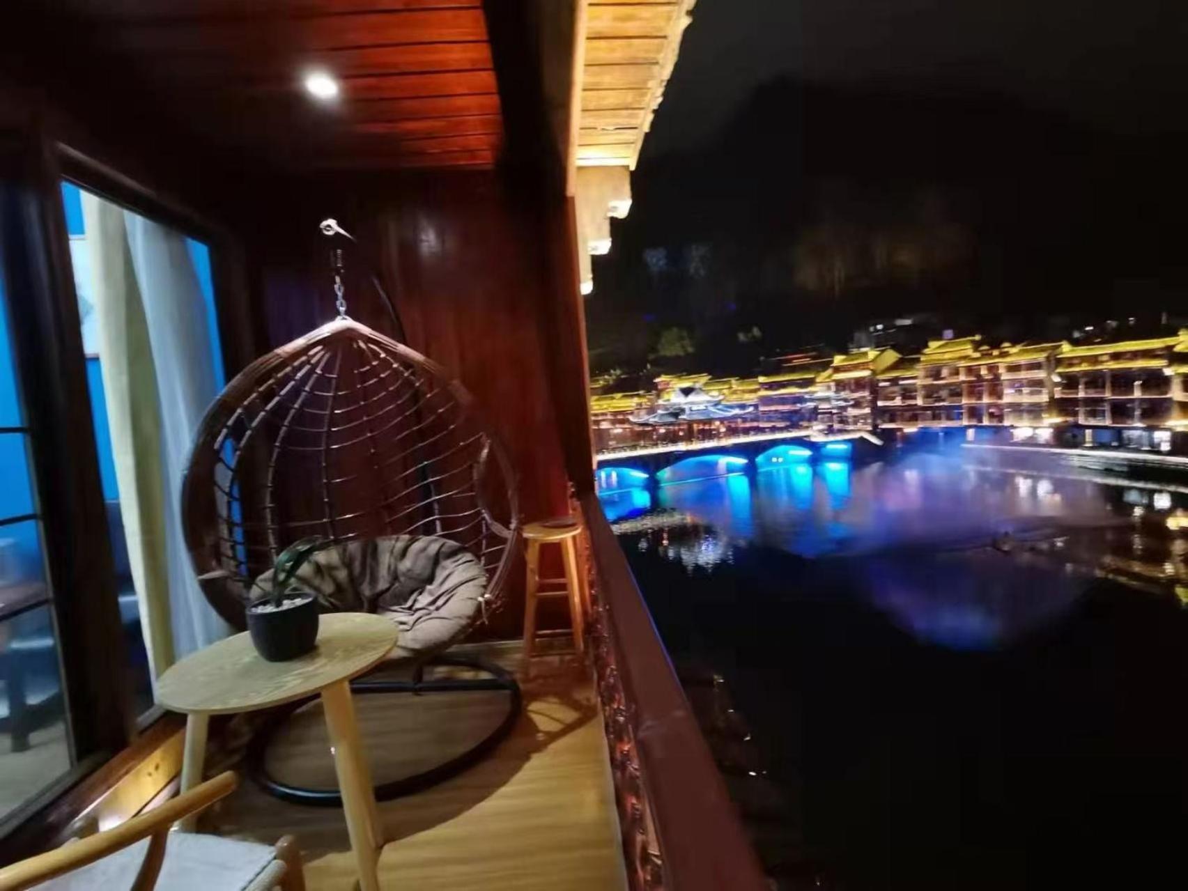 Fenghuang Ancient Town Lazy Cat Riverside Inn エクステリア 写真